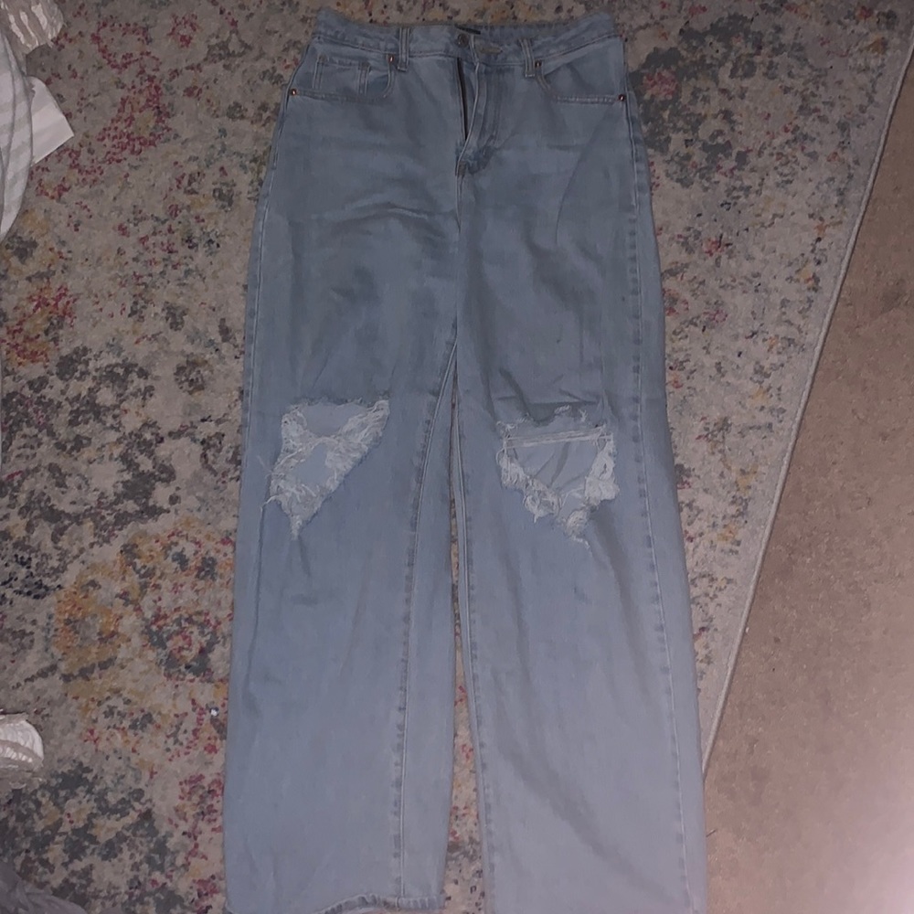 Baggy ripped jeans